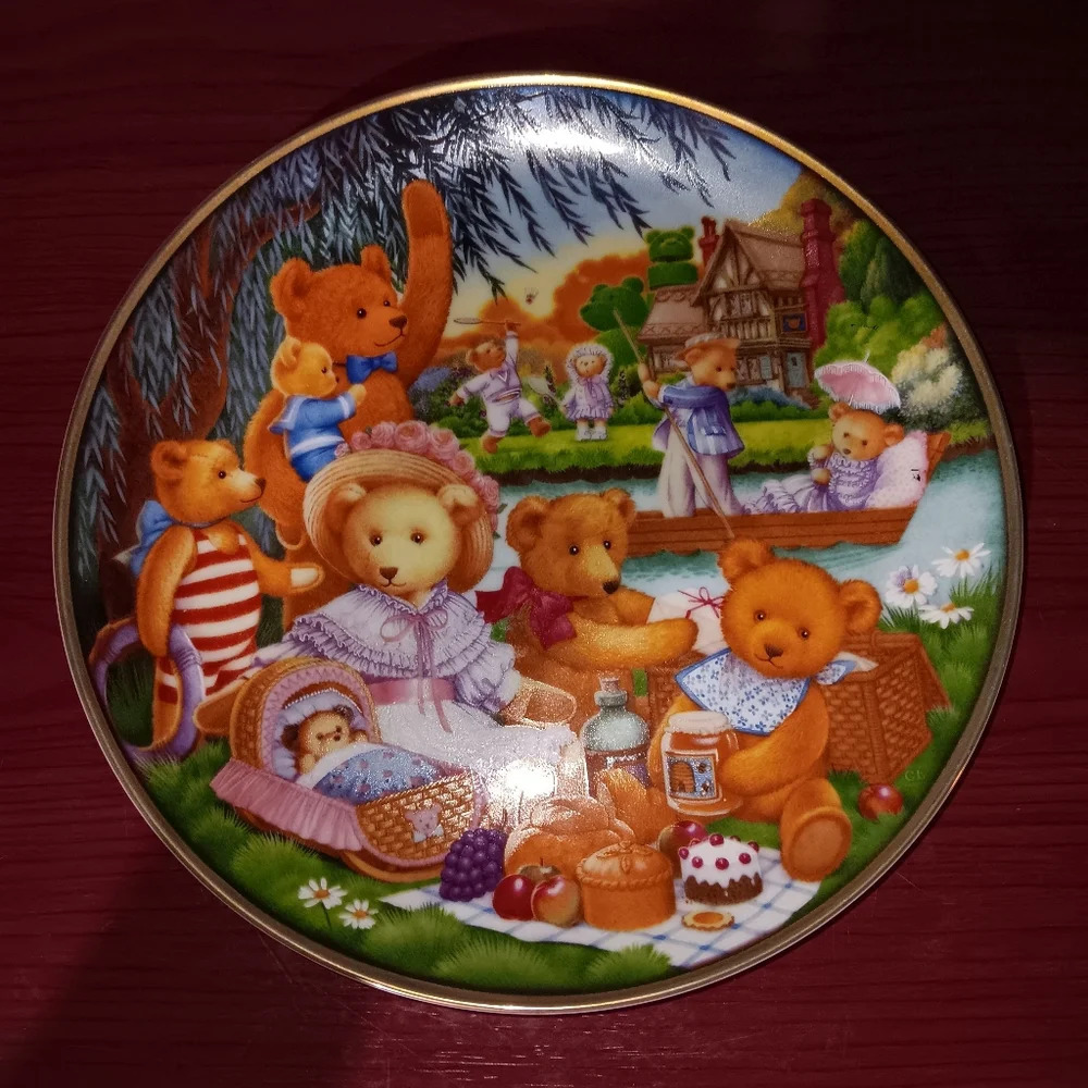 A teady bear picnic  vintage decorative plate fine porcelain 1991